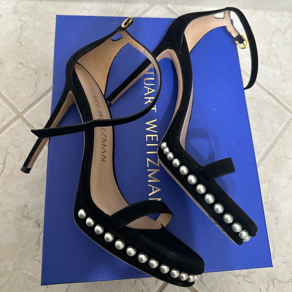 STUART WEITZMAN: “Nudistdisco Pearl Sandal” Heel